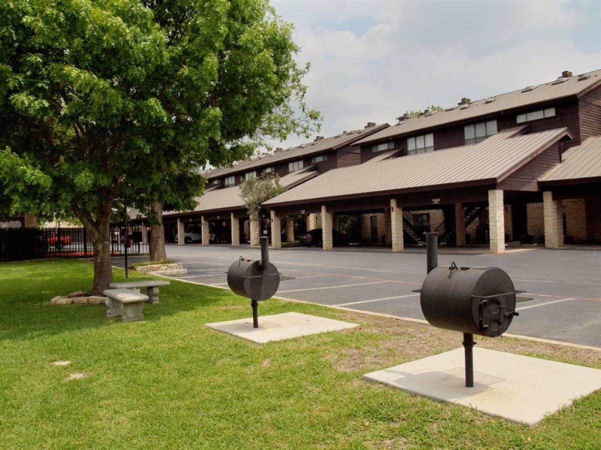 Camp Warnecke Comal River Views - Camp Warnecke - C206 New Braunfels Exterior photo