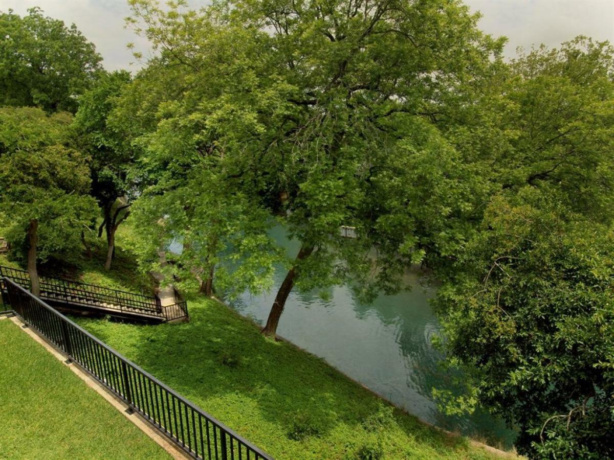 Camp Warnecke Comal River Views - Camp Warnecke - C206 New Braunfels Exterior photo