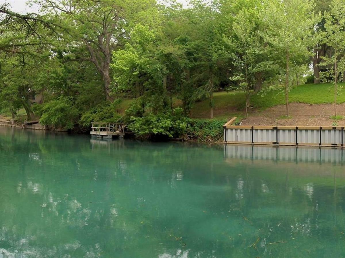 Camp Warnecke Comal River Views - Camp Warnecke - C206 New Braunfels Exterior photo